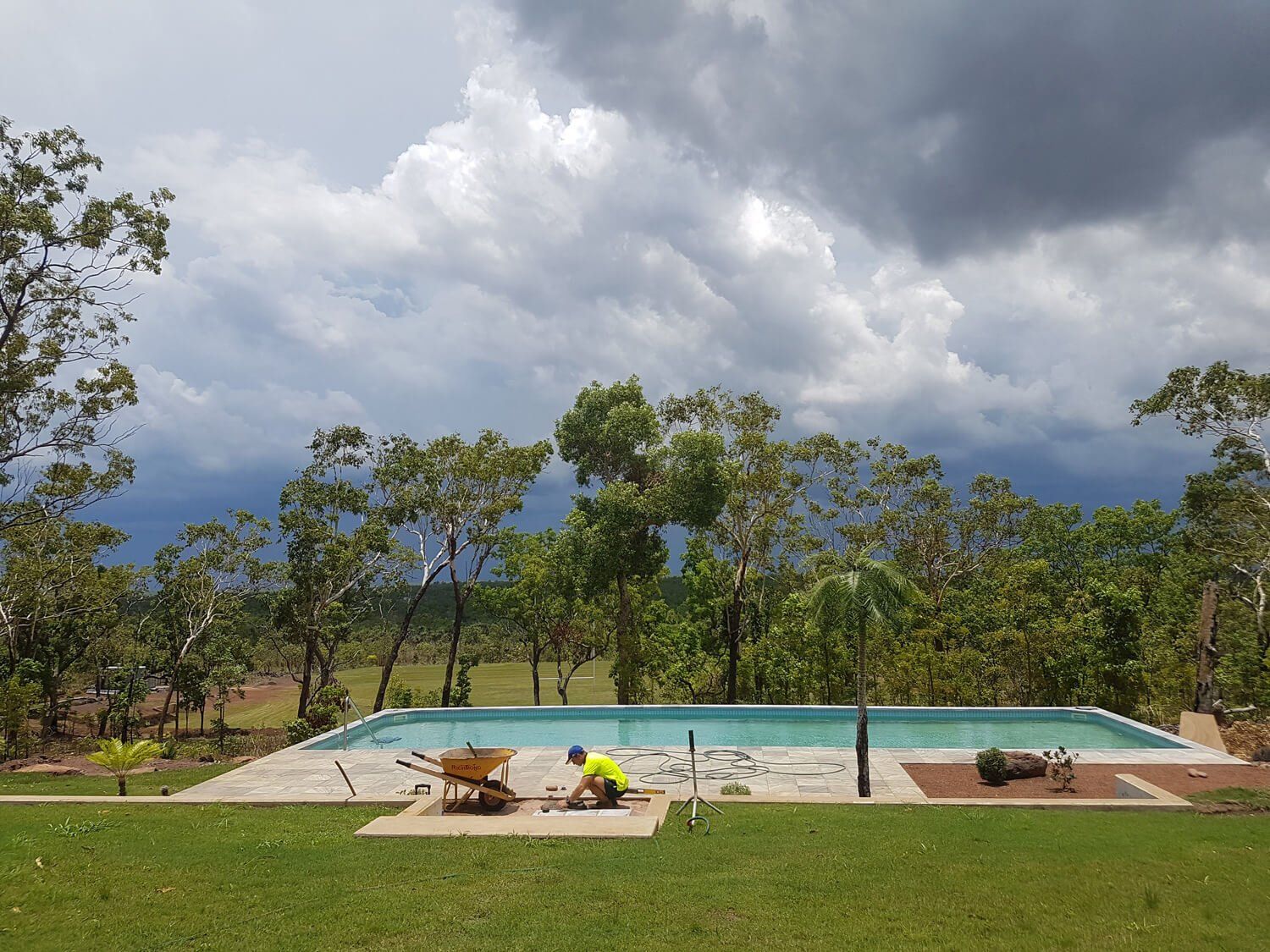 Stone retaining wall
